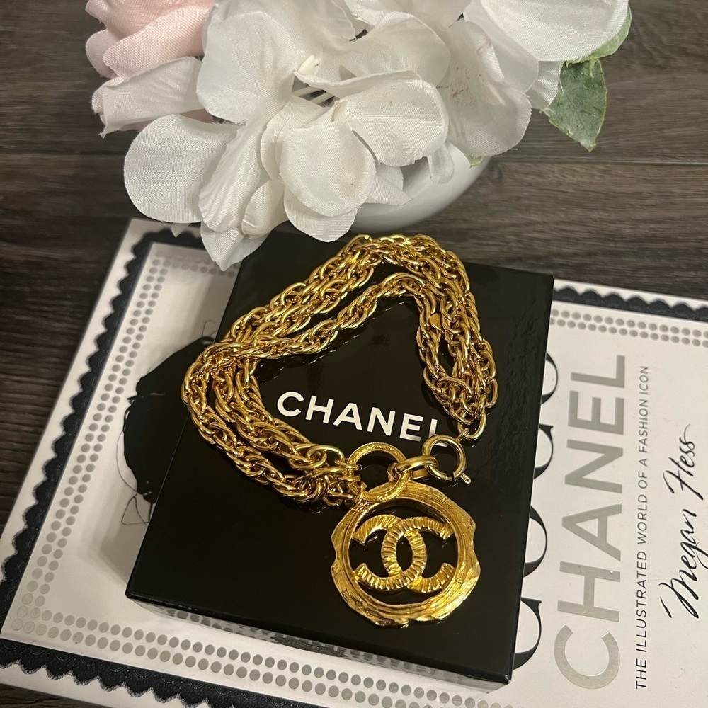 CHANEL Vintage Gold CC Multistrand Bracelet - Picture 7 of 7